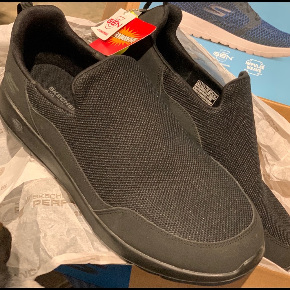 Men’s Skechers GoWalk Max5 Extra Wide size 9.5
